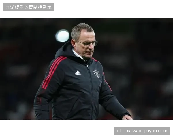 朗尼克高强度压迫战术奏效,萨比策用覆盖全场的跑动击溃荷兰技术中场 朗尼克高强度压迫战术奏效,萨比策用覆盖全场的跑动击溃荷兰技术中场
